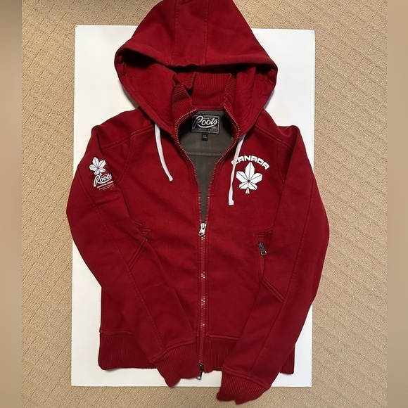 Roots Tops - Roots Women’s Zipper Hoodie. Size small